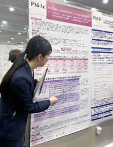 江口亜沙美さんが発表している様子の画像