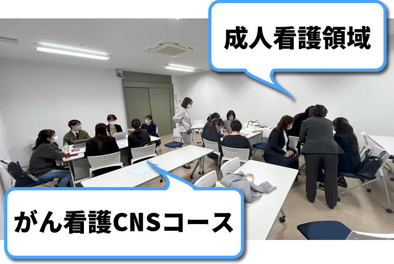 入学式後に先輩たちとオリエンテーションを行っている様子。