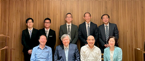 高木邦格理事長とハノイ医科大学のツ学長らとの集合写真